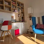 شقة Beautiful Air-conditioned With Balcony