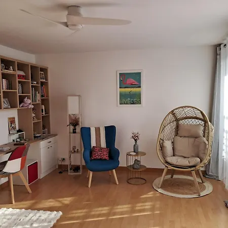 Beautiful Air-conditioned With Balcony Apartmán
