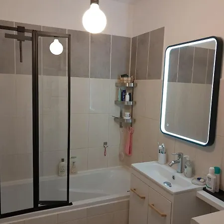 Beautiful Air-conditioned With Balcony شقة *