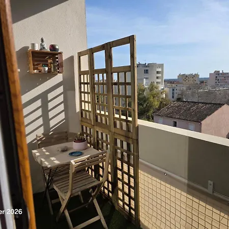 Beautiful Air-conditioned With Balcony شقة