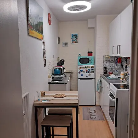 Beautiful Air-conditioned With Balcony * Ιέρ
