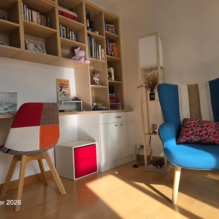 Apartman Beautiful Air-conditioned With Balcony